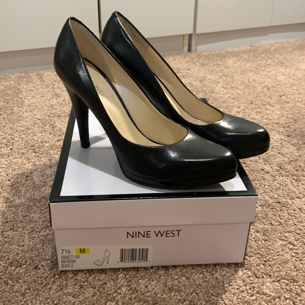 Excellent used condition leather Nine West heels